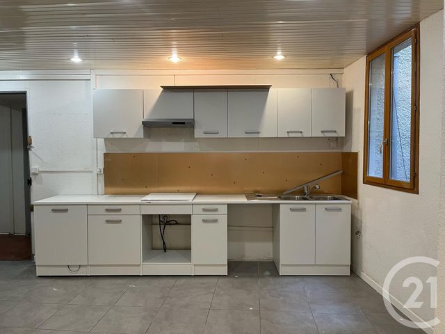 Appartement F3 à louer - 3 pièces - 86.12 m2 - SOMMIERES - 30 - LANGUEDOC-ROUSSILLON - Century 21 Jcd Immobilier